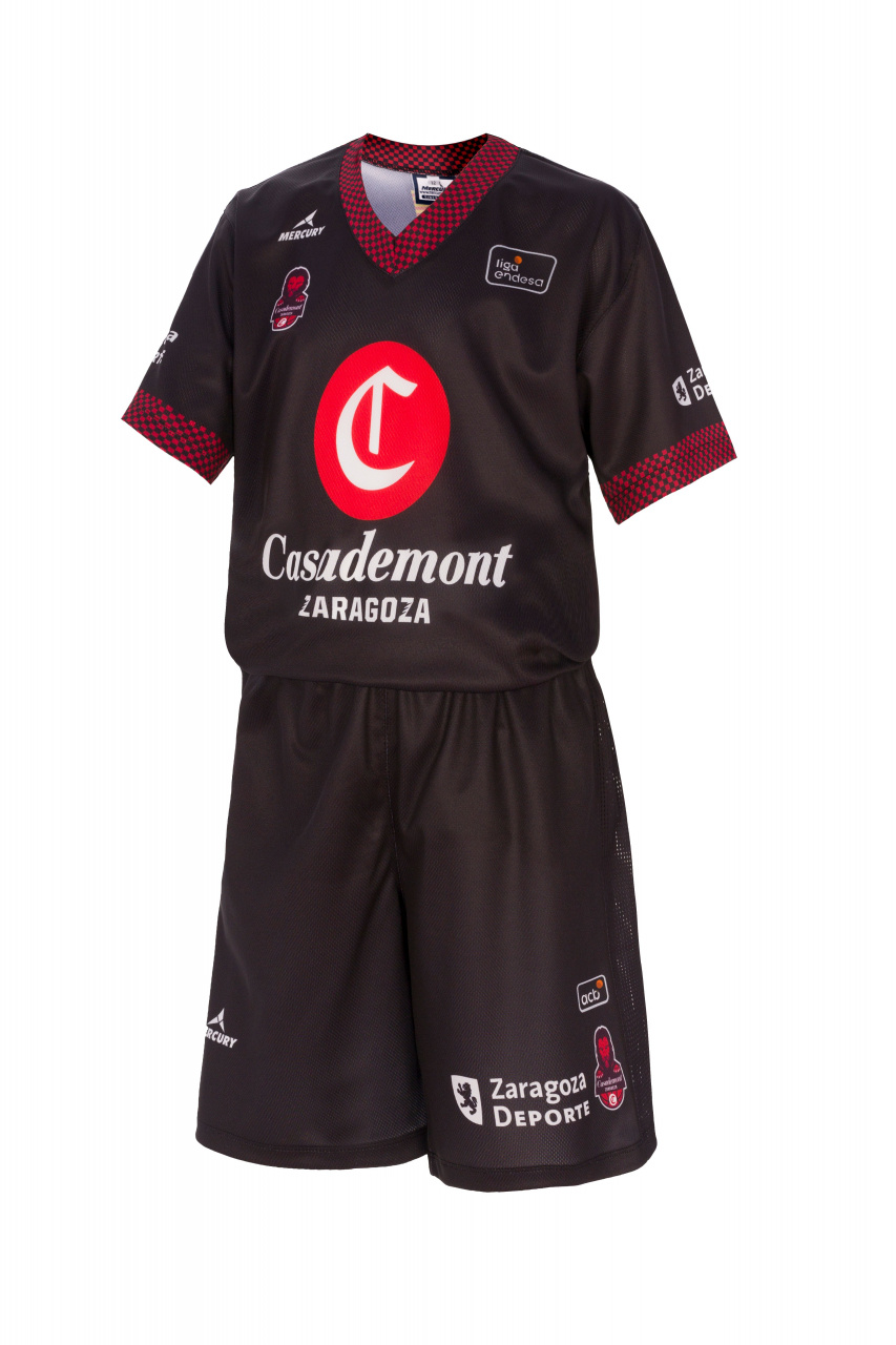 EQUIPACION INFANTIL NEGRA SERIGRAFIADA + BALON FIRMADO